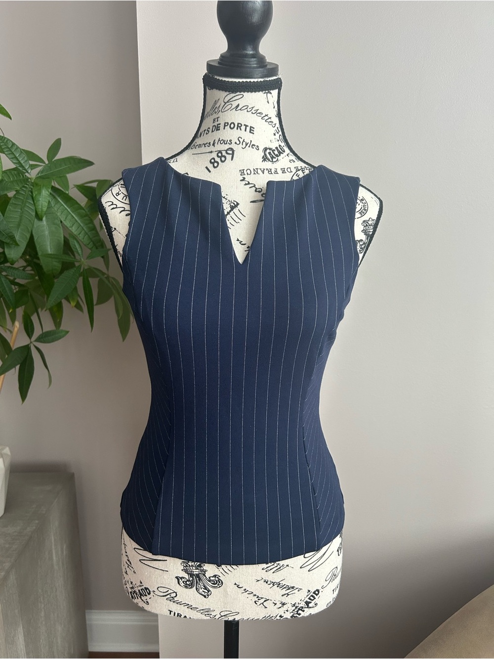 White House Black Market Navy Pinstripe Sleeveless Top Size 0P